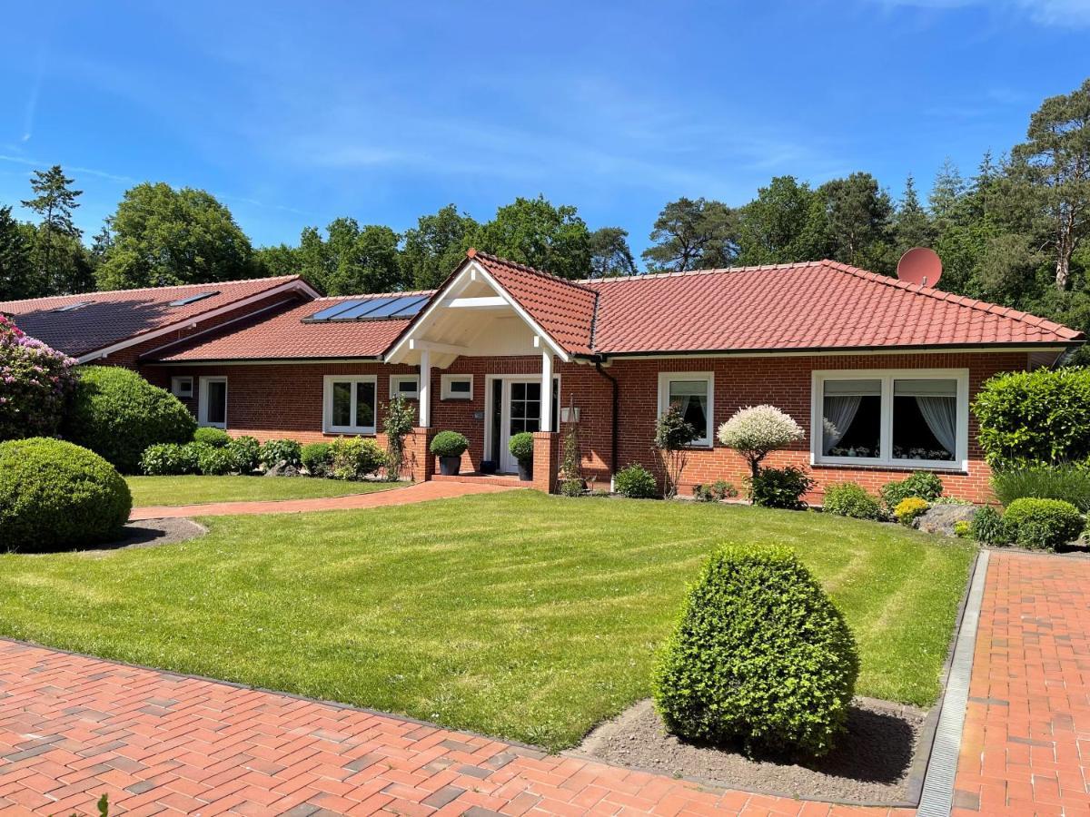 Landhaus Am Wald Mit Garten Mit 1 Schlafnische Und 1 Schlafzimmer Aurich Dış mekan fotoğraf